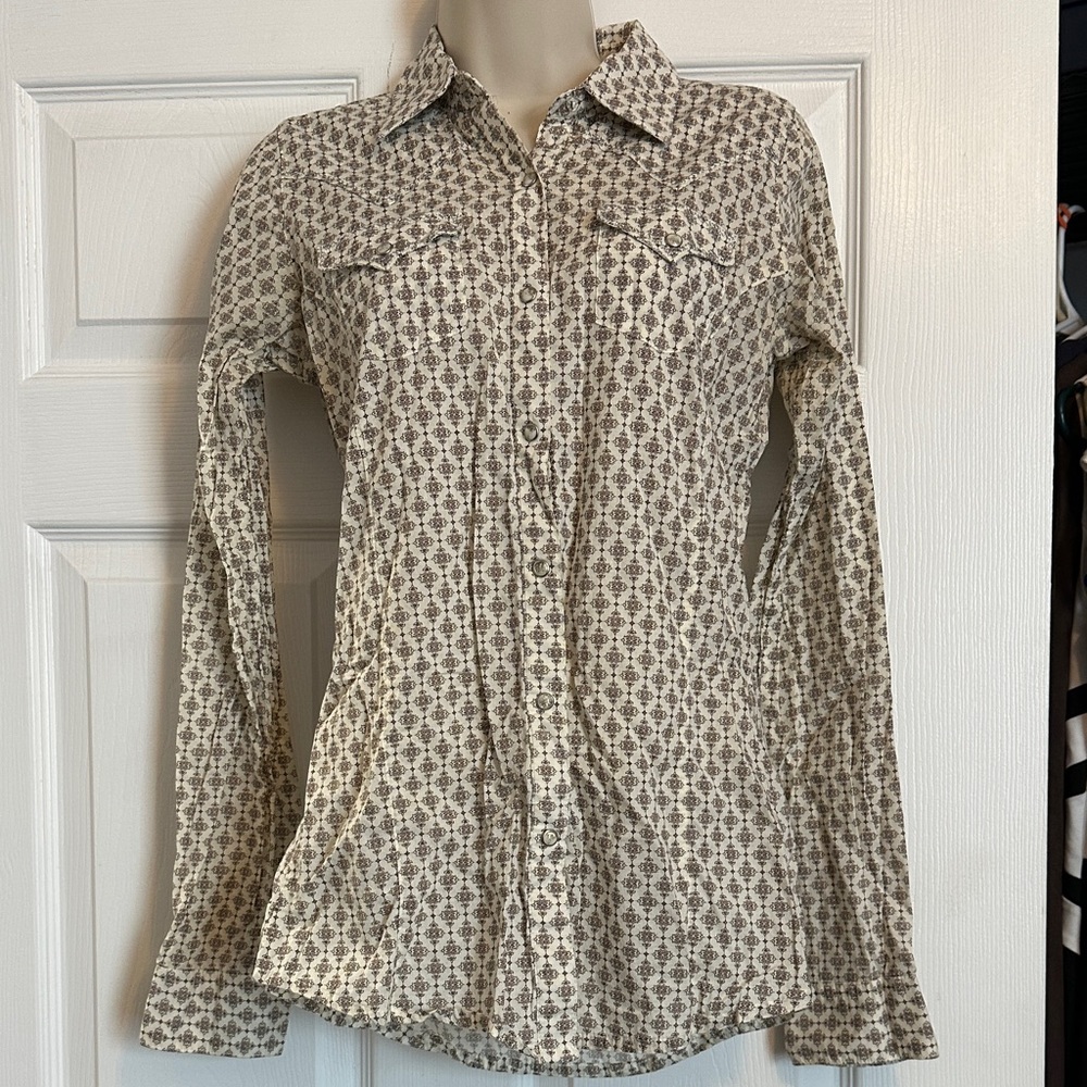 Rock Patterned Button-Up Women's Top Silver pocket lining